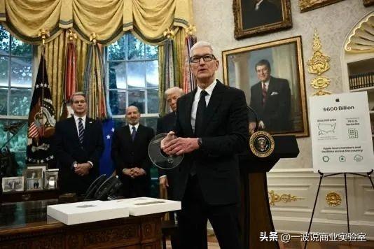 镀金的玻璃心！苹果库克与特朗普总统的“美国制造”舞台秀