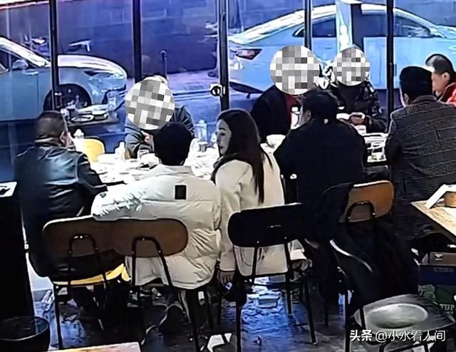 重庆10人聚餐逃单后续：嚣张拒不付钱	，派出所管不了，老板不妥协