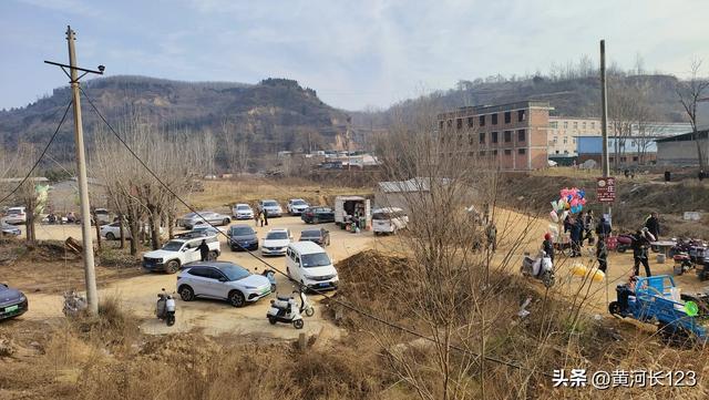 李园温泉最近火了,还真有点神奇,水温在30度左右