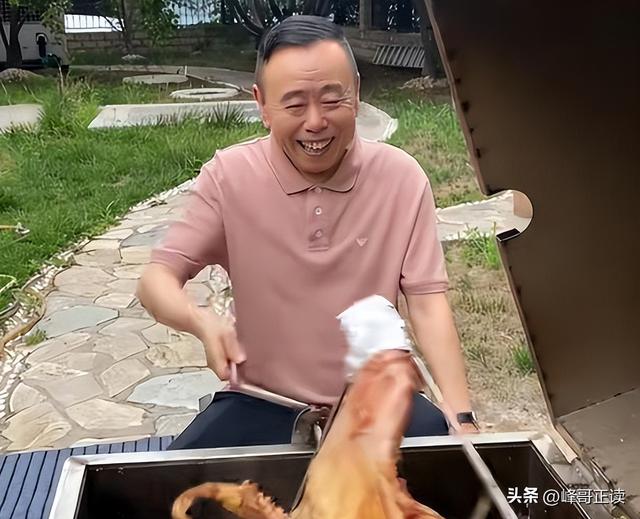 谁也没想到，被传4个老婆	，全家移民的潘长江，已走上另一条大道