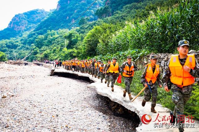 人民直击｜两条腿，蹚出一条“生命之路”