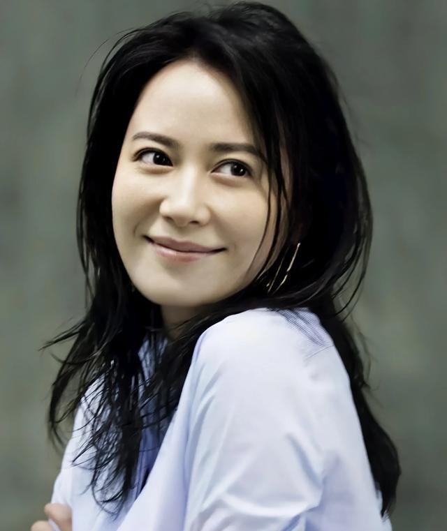 俞飞鸿54岁未婚，冯唐问她生理需求，她说有男人陪伴了近20年