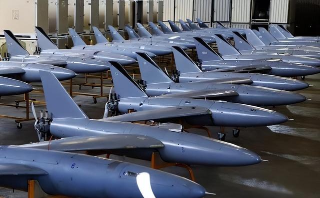 特朗普重兵包围伊朗，普京通告全球：敢动就出手！中方也有所动作