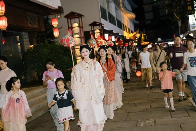 齐云逍遥街开街在即！门票及逍遥券（代金券）将同步解锁！| 皖美秋日丨有一种团圆在徽州