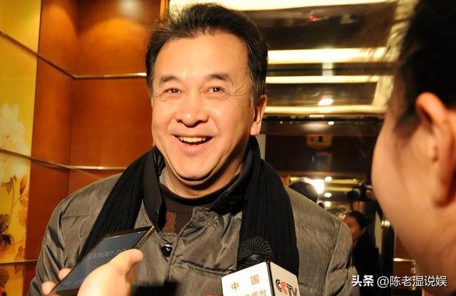 上午被免职，下午被带走，登24年春晚却忽然消失的黄宏如今怎样