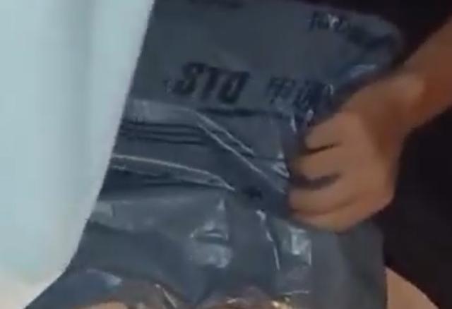 快递员掏尖锐物划业主脖子 警方回应