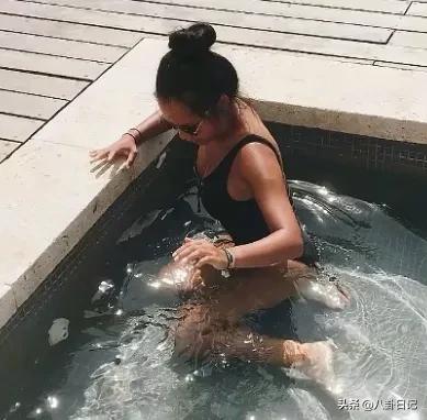 这是黄楼和黑妞在比利时养家的生活照，每一张都这么自信、阳光