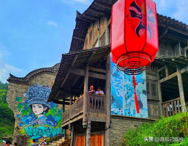 遵义乌江寨山峦连绵起伏 碧水绕寨而行