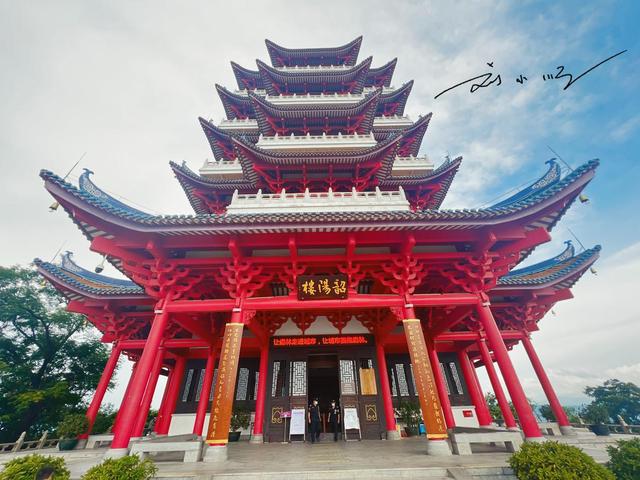 广东韶关的著名地标，竟然形似武汉“黄鹤楼”？