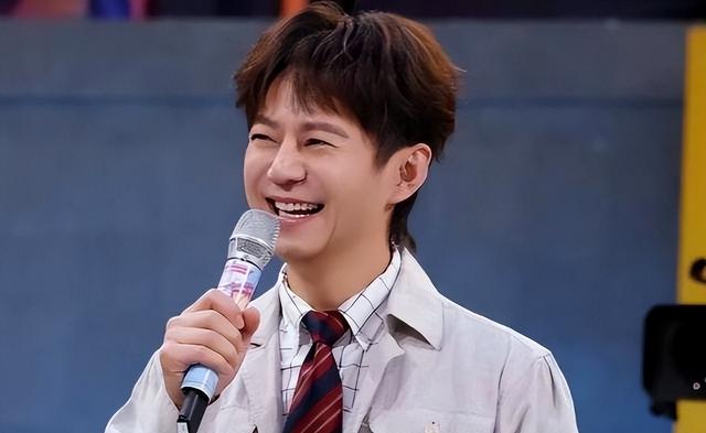 世上没后悔药？无妻无子	、与保姆相伴的何炅，走上了另外一条道路