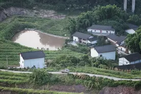 老人常说“门前老坟住千年，屋后有水早搬家”，啥意思？图片