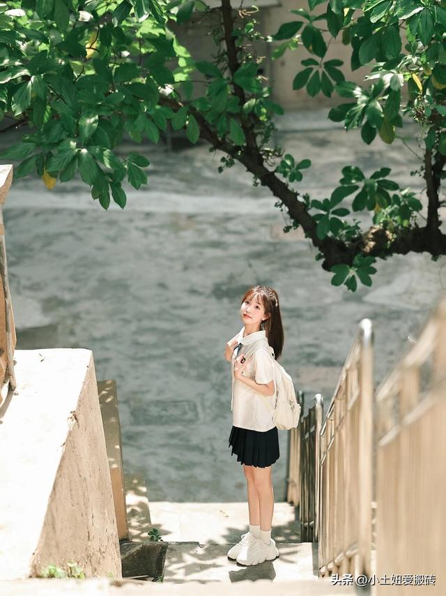 甘肃兰州一校花，楚楚动人，倾国倾城，这气质堪称校园天花板