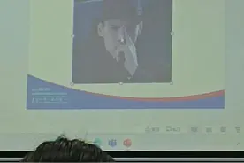 高校让学生签到时模仿向佐“摸鼻梁”，本人发文称“这是不好的风气”，校方回应图片