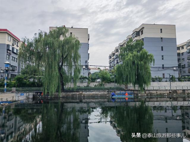 泰山脚下奈河之滨一处游园，小桥流水，是泰安人自己的“山塘街”