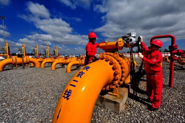 明抢5000万桶石油后，特朗普转头才发现：中国连一桶都不肯买