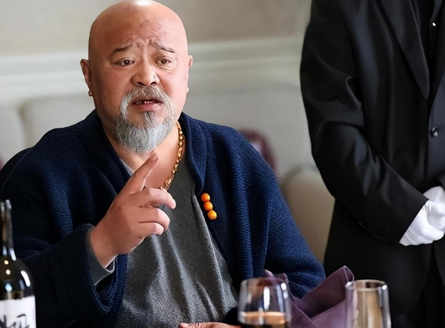 不顾医生劝阻每天2包烟，顿顿8两白酒的演员李琦，如今变成啥样