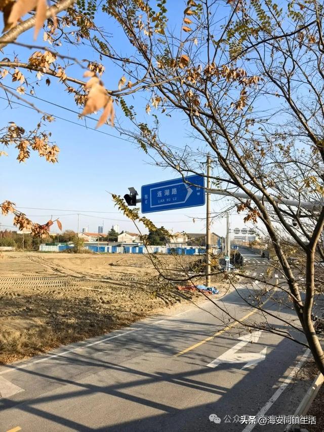 在海安新立发桥上看看老通扬河的水，回味春秋风云！