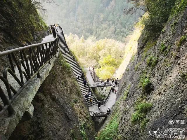 这处以丹霞地貌而闻名的名胜奇观，风光奇绝值得一去！