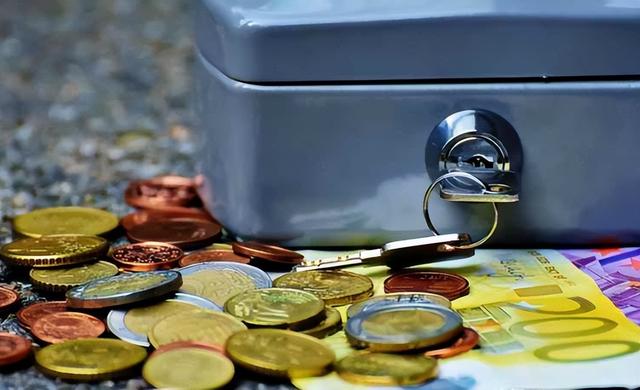 中国持续囤积黄金，美元主导地位出现裂缝，世界正在悄悄换规则