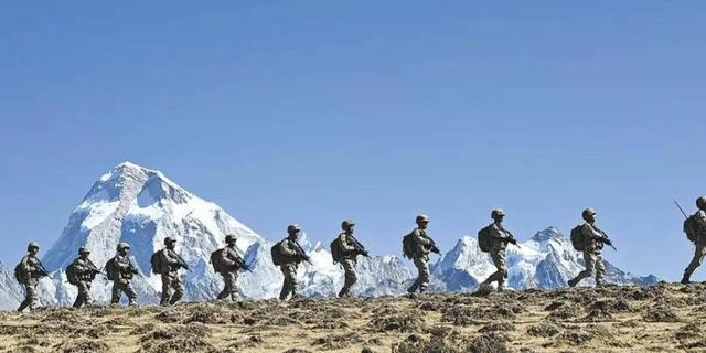 中印边境无人哨兵上岗，印度人笑它是稻草人，军方却笑不出来