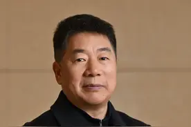 聚焦2025重庆两会 | 戴科：建议加密江北国际机场铁路站高铁运营网络及班次图片