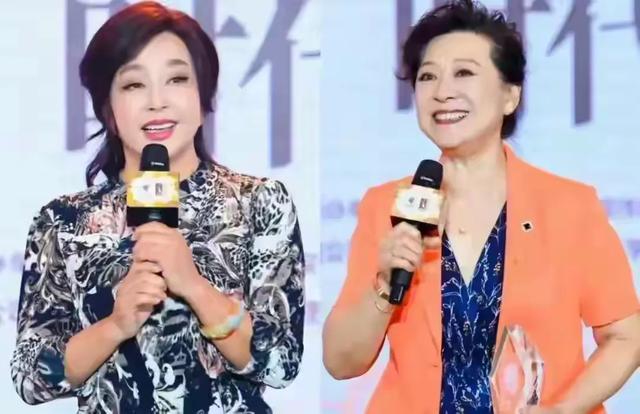 74岁刘晓庆和75岁王馥荔同框，自然老去和医美老去，区别太大了