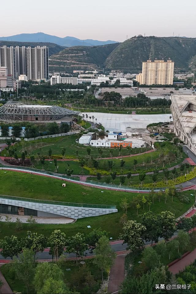 晨色里的兰州七里河彭家坪——都市文化休闲公园