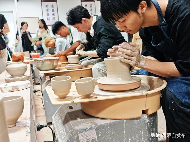 重走联大路 续写强国梦｜【组图】在建水古城触摸历史脉搏，探寻多元文化密码