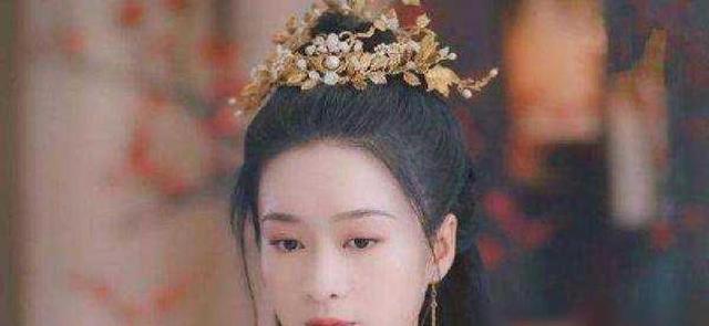 一个皇帝能荒淫到什么程度？他让宠妃把衣服脱光了，供大臣们欣赏