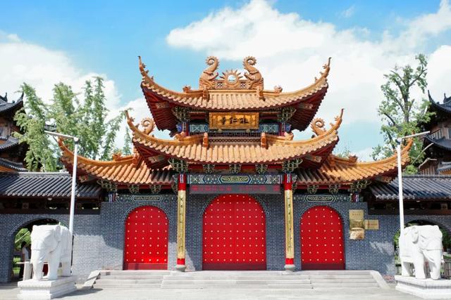 这座家喻户晓的小城，怎么背着我们偷偷吃这么好啊