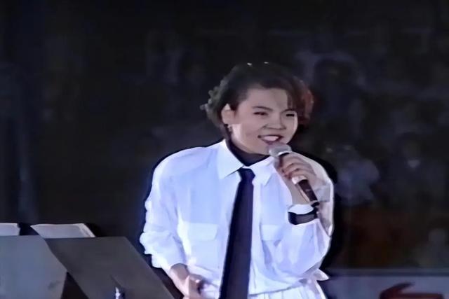春晚爆红后，她洗完澡从23楼一跃而下，临终时最后喊了声“妈妈”