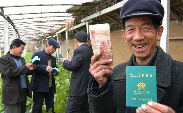 48岁男保姆哭诉：月薪7000，女雇主要求我每天给她搓背，我忍不了