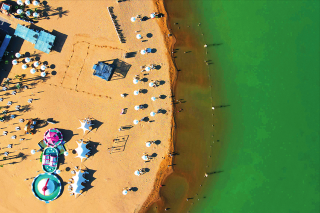 月薪8000留不住人，牧民靠万亩草场维生，新疆的上限下限超乎想象