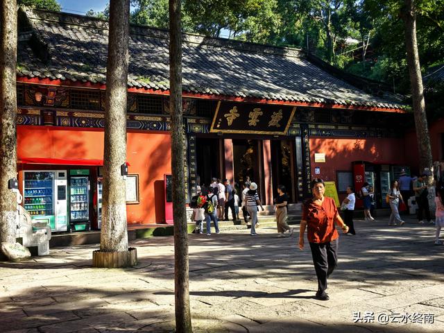 乐山大佛是哪尊佛？为什么是唐代的佛身，民国的佛头？能镇水吗？