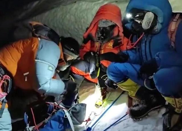 登一次珠穆朗玛峰，到底要花多少钱？10万人民币只能买个门票！