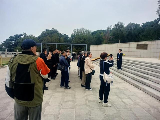 北京西山国家森林公园：“双红”交织绘就秋日文旅新图景