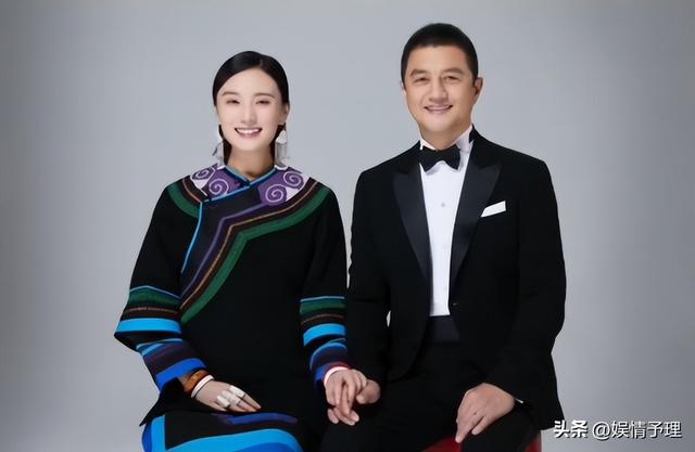 53岁李亚鹏现状：公司狂赚70亿，却住乡下吃野菜，小娇妻不离不弃