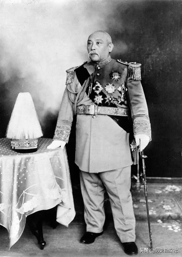 这是袁世凯五姨太的真实样貌，头发稀疏并不貌美，但备受宠爱