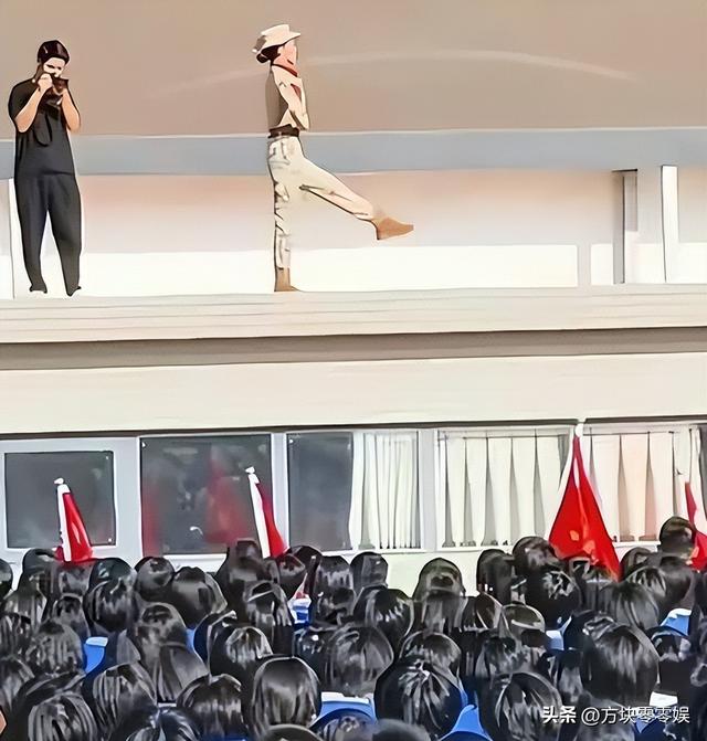 93受阅女兵参加婚礼被骂惨！网友：穿这套衣服去是几个意思？