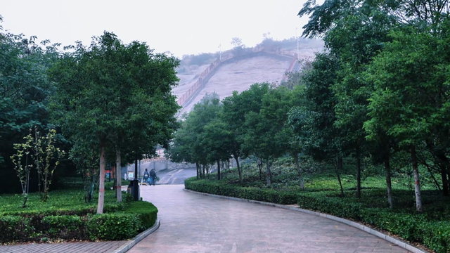 邹城遛弯好去处！铁山公园，不止是公园更是历史感