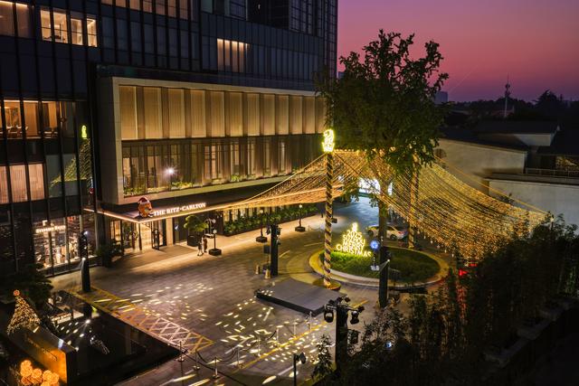 鎏光奢韵点亮冬日绮梦——苏州丽思卡尔顿2025圣诞新年季璀璨启幕