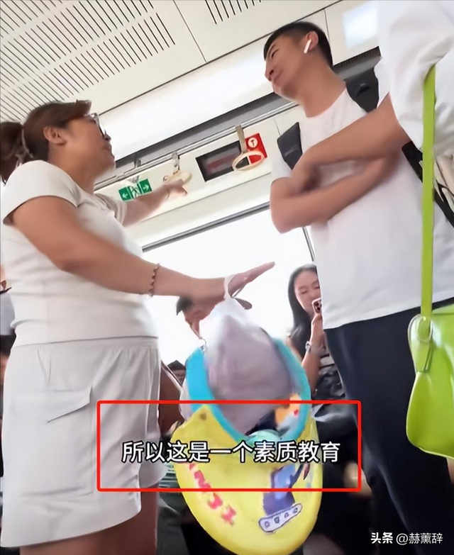 反华势力出现？女子大闹北京地铁，逮着谁骂谁，叫嚣中国不如美国