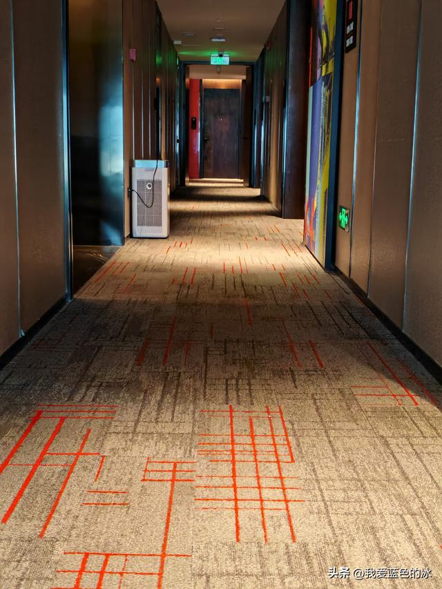 在广州入住这家酒店寻找“RED”，想起了大家来找茬游戏