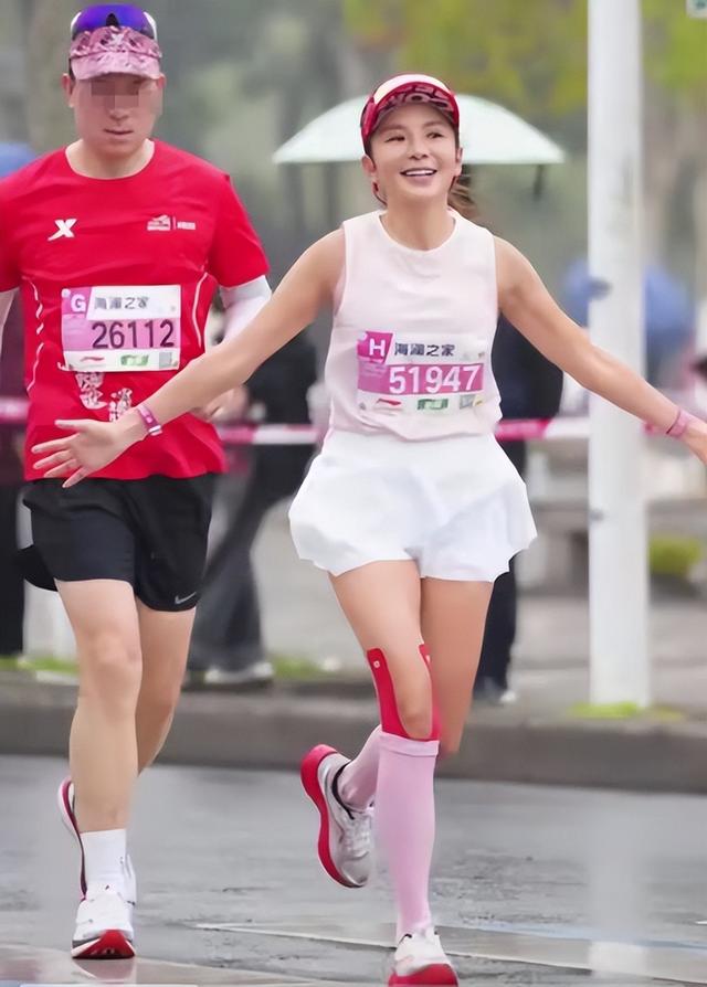 “央视当家花旦”朱迅：生命终将结束，何妨不大胆一点？
