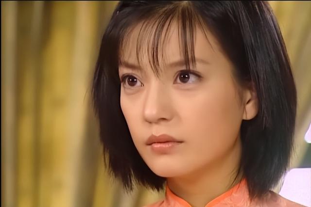 拔出萝卜带出泥！49岁赵薇近况被曝，原来圈内封杀只是冰山一角