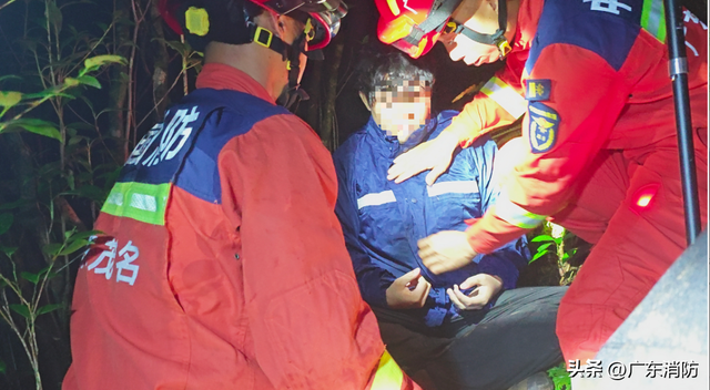 腿抽筋！两游客徒步登山，深夜被困1500多米山顶…