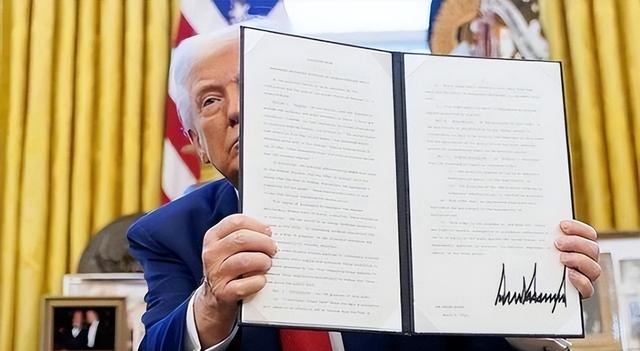 历史竟开了个玩笑：先倒下的不是乌克兰，而是百年中立的瑞士？