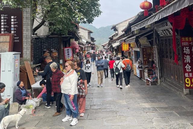 青岩古镇:贵州的避暑胜地与历史瑰宝!