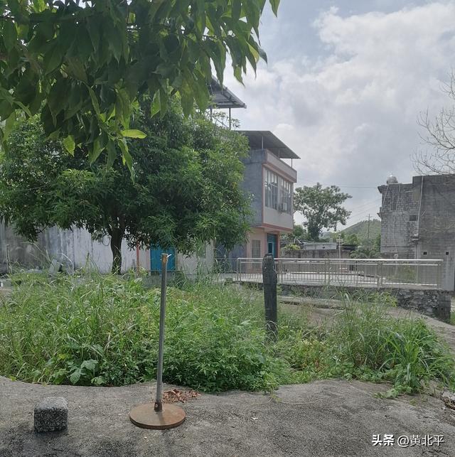 广西南宁市马山县乐圩300年古墓，墓主韦姓疑是兴隆土司韦贵后裔