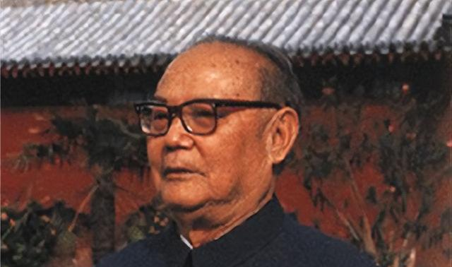 1976年，叶元帅问了国锋同志两个问题